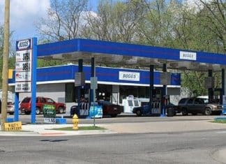 Mulher ganha R$ 20 milhões na loteria depois de ouvir previsão de estranho em um posto de gasolina