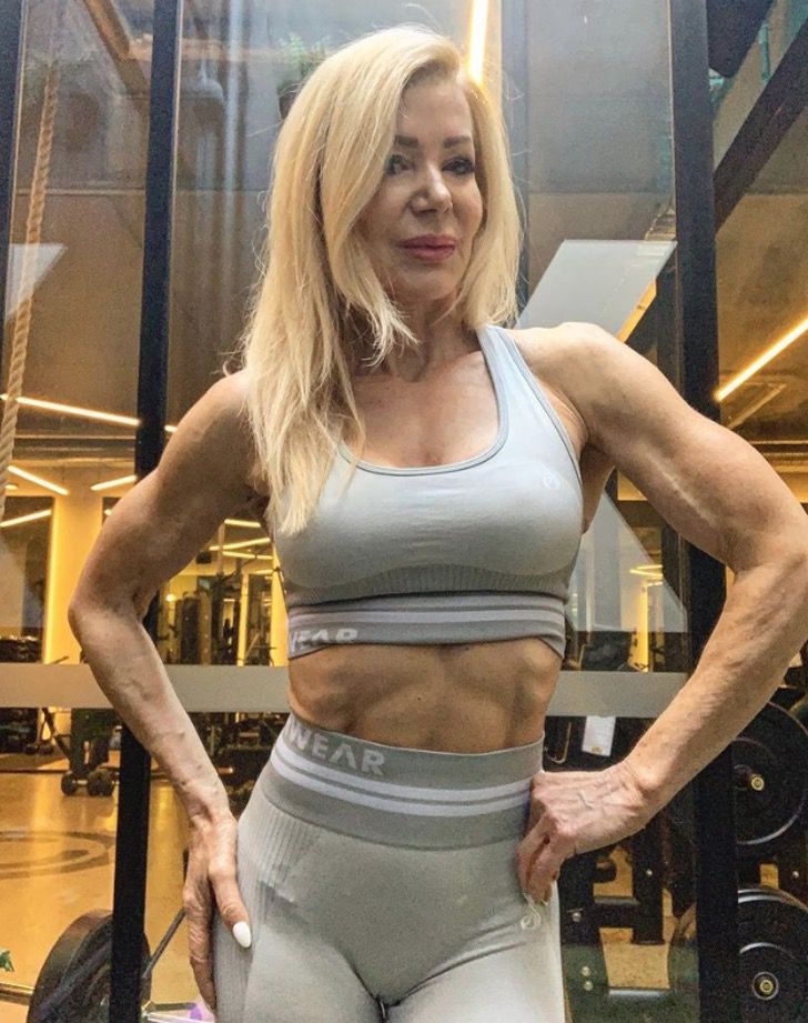 contioutra.com - Aos 64 anos ela treina 5 dias por semana e incentiva idosos a se exercitarem: "Deixa a gente confiante e sexy"