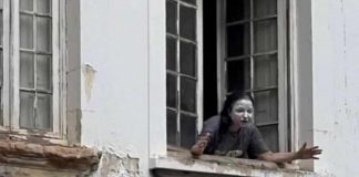 Saiba por que a “mulher da casa abandonada” pinta o rosto de branco