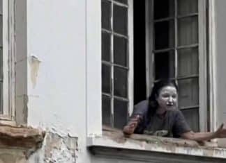 Saiba por que a “mulher da casa abandonada” pinta o rosto de branco