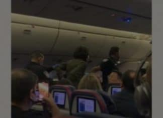 Brasileiro agride comissária, e voo internacional pousa antes da hora para retirá-lo