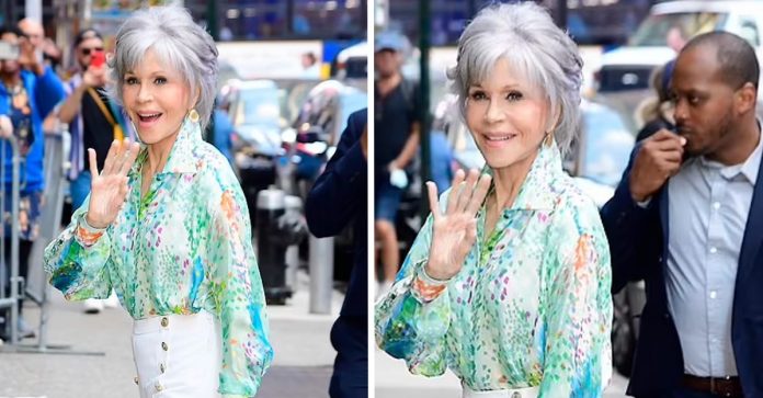 Elegância e cabelos grisalhos: A ótima aparência de Jane Fonda aos 84 anos.