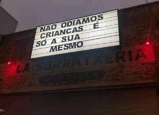 Bar de SP causa revolta ao instalar placa que diz: ‘Não odiamos crianças, é só a sua mesmo’