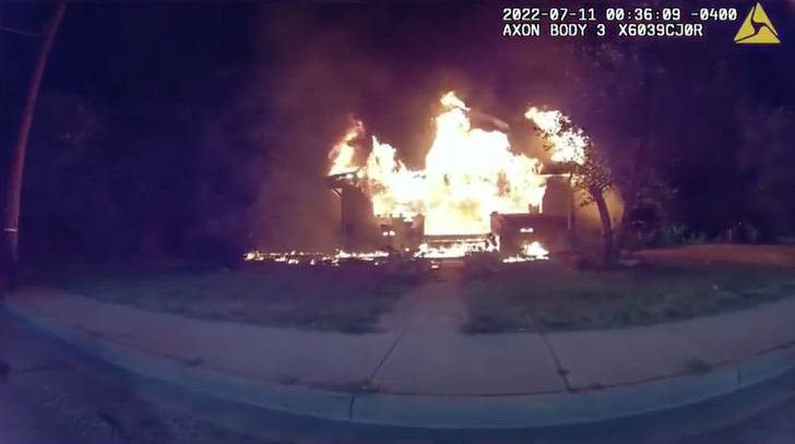 contioutra.com - Entregador de pizza viu casa pegando fogo, parou seu carro e salvou 5 crianças: "Fiquei feliz por estar lá"