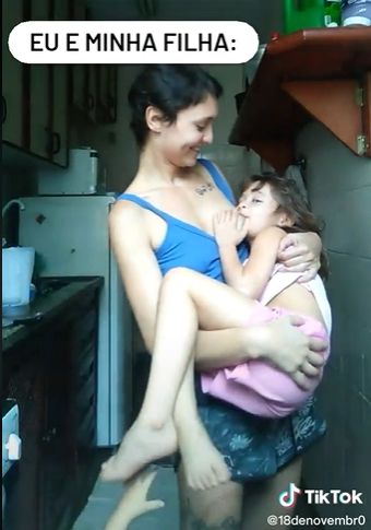 contioutra.com - Mãe viraliza nas redes ao postar vídeo amamentando filha de 5 anos