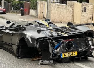 Motorista perde o controle de carro avaliado em R$ 89,4 milhões e bate em Ford Fiesta