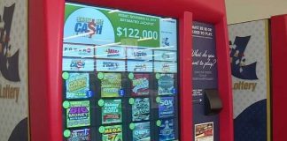 Mulher encontra bilhete de loteria jogado no lixo e ganha prêmio de R$ 5 milhões