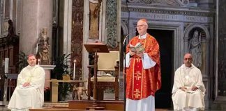 Após ser chamado de comunista, Arcebispo de SP se vê obrigado a explicar suas vestes vermelhas