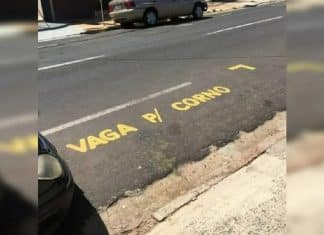 Homem pinta ‘vaga p/ corno’ na frente da sua garagem