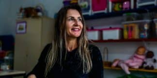 Mulher volta como professora a escola onde trabalhou como faxineira: ‘Educação mudou minha vida’ Mulher volta como professora a escola onde trabalhou como faxineira: ‘Educação mudou minha vida’