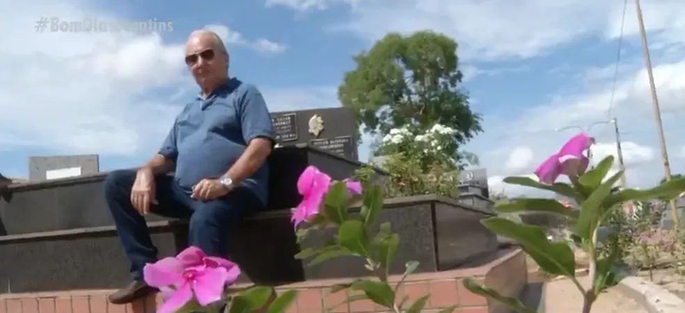 contioutra.com - Idoso que perdeu a família há mais de 40 anos visita túmulos todos os dias