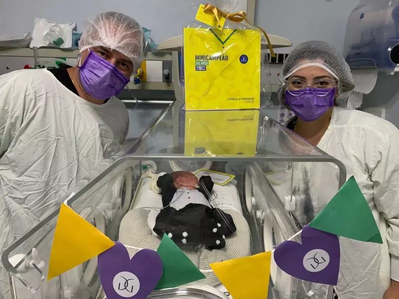 contioutra.com - Hospital veste bebês prematuros com 'amarelinha' e envia boas energias à seleção