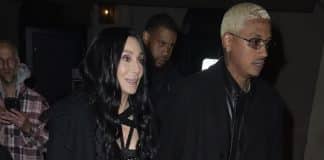 Cher confirma namoro com produtor musical 40 anos mais jovem: ‘O amor não sabe matemática’