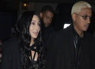 Cher confirma namoro com produtor musical 40 anos mais jovem: ‘O amor não sabe matemática’