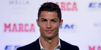 Cristiano Ronaldo está à procura de funcionários para sua casa com salários de R$ 33 mil Cristiano Ronaldo está à procura de funcionários para sua casa com salários de R$ 33 mil