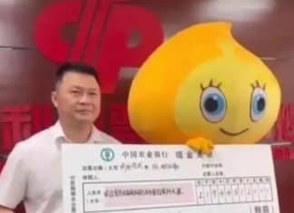 Ganhador se fantasia para receber prêmio de R$ 153 milhões da loteria sem ser reconhecido pela família