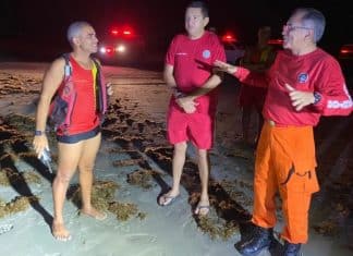 FINAL FELIZ: bombeiro que sumiu no mar nadou por 4 horas, mas consegiu voltar