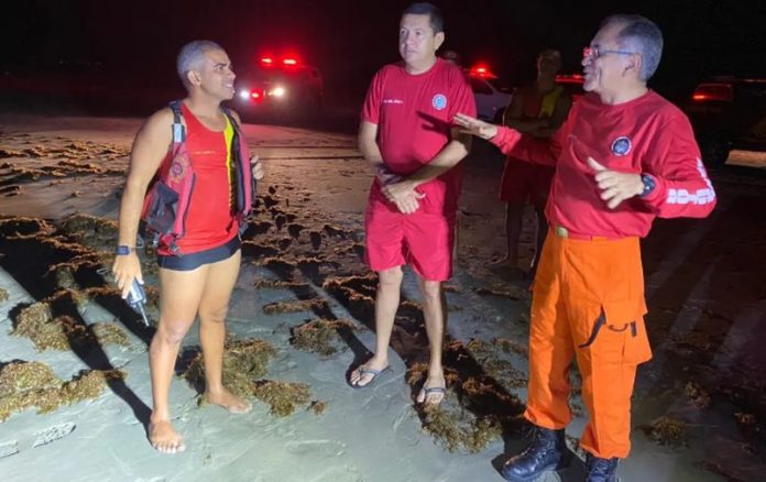 FINAL FELIZ: bombeiro que sumiu no mar nadou por 4 horas, mas consegiu voltar