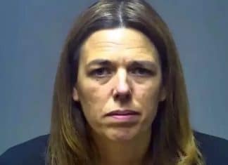 Adolescente sofre bullying virtual e descobre que ataques vinham da própria mãe