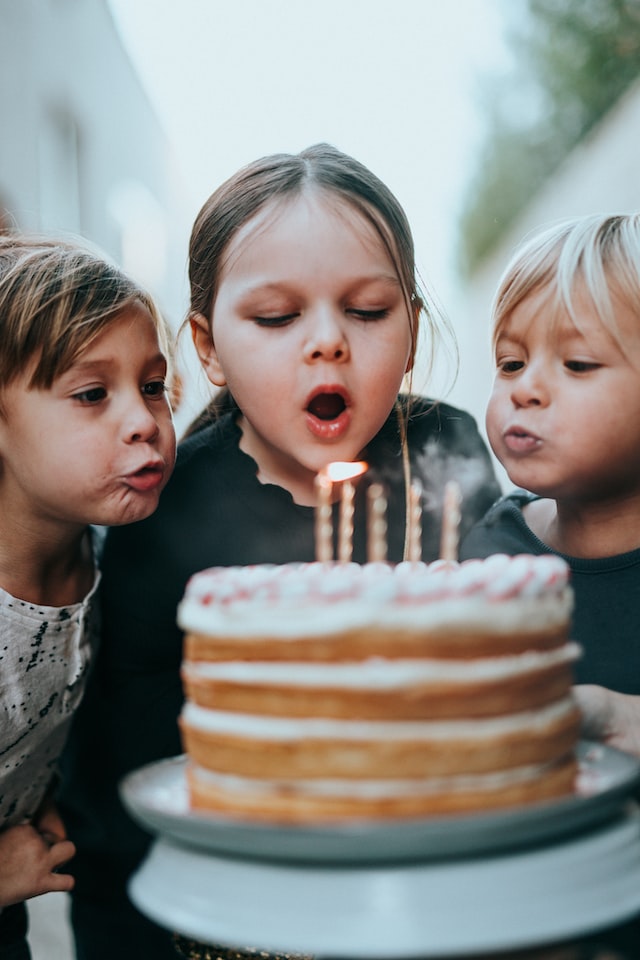 contioutra.com - Mãe vegetariana ficou indignada depois que filha comeu uma torta de carne na festa de aniversário de um amigo
