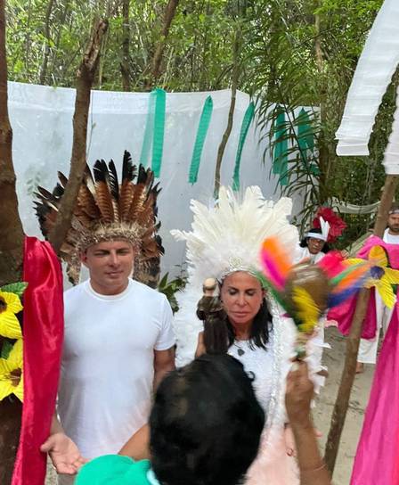 contioutra.com - Cerimônia indígena sela união de Gretchen e seu 18º marido: "Casados sob a benção da mata"