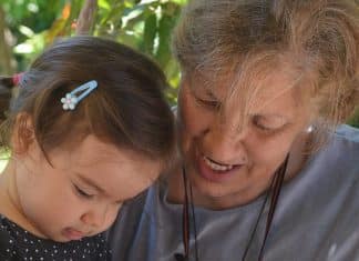 Mãe se revolta após avó se recusar a cuidar de neta de graça