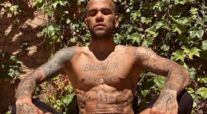 Tatuagem íntima colaborou para a prisão de Daniel Alves, afirma jornal espanhol