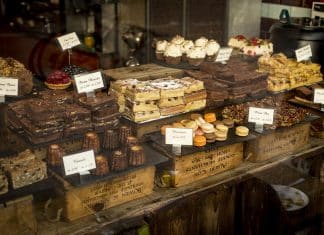 Descubra alguns dos motivos pelos quais você exagera nos doces, na bebida, nas compras, no cigarro…