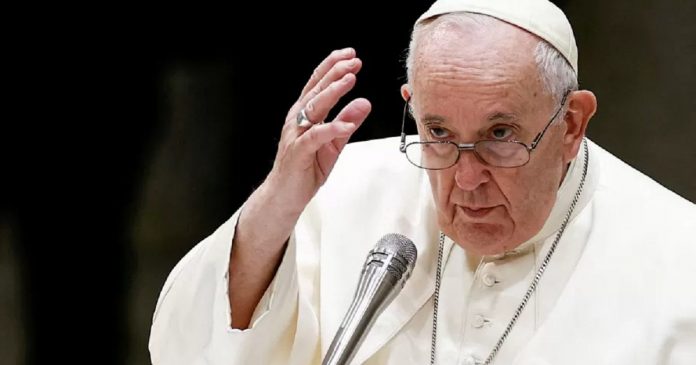 Papa Francisco faz alerta contra ‘falsos ídolos’ que seduzem com ‘fake news’