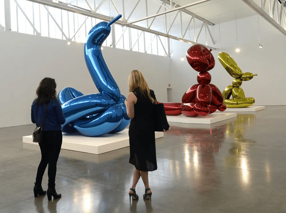 contioutra.com - Mulher visita exposi&ccedil;&atilde;o e quebra acidentalmente obra de arte avaliada em R$ 217 mil