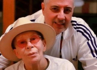 Marido de Rita Lee pede respeito à privacidade da cantora após internação