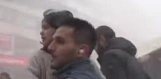 Repórter salva criança durante terremoto na Turquia em transmissão ao vivo; veja