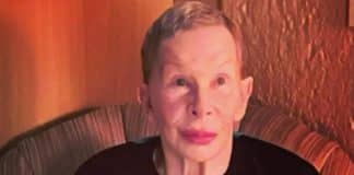 Rita Lee reaparece em foto postada pelo marido após vencer batalha contra o câncer