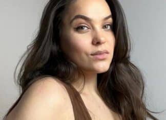 Influenciadora diz que vício em redes sociais a levou a usar cadeira de rodas