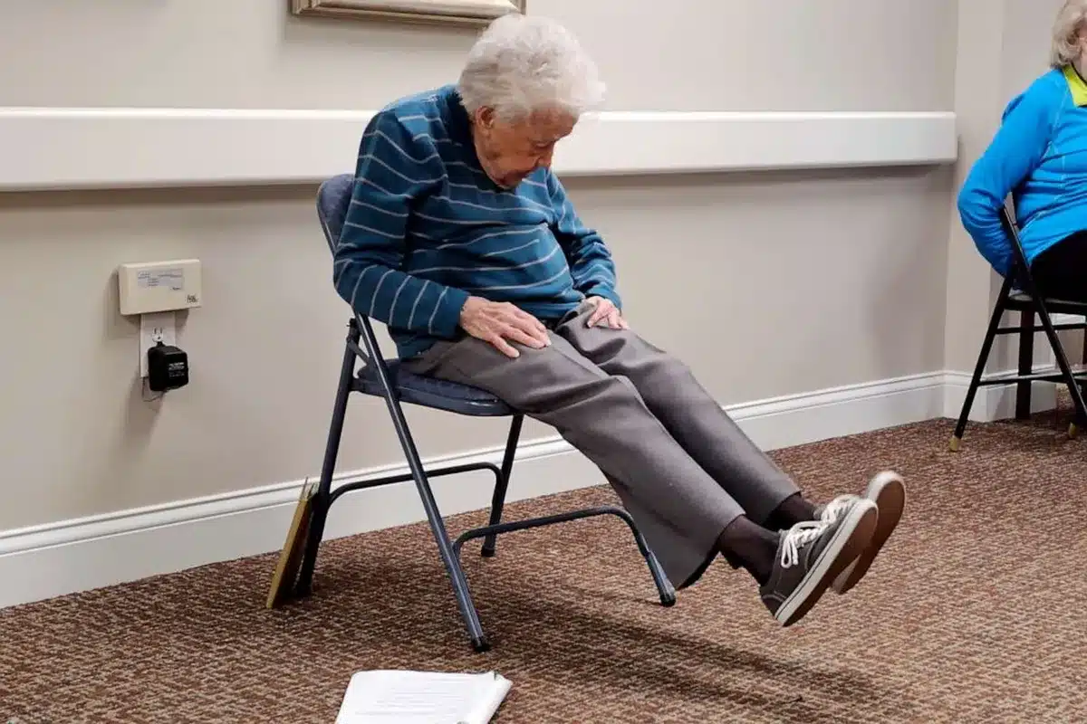 contioutra.com - Mulher de 102 anos dá aulas de ginástica em asilo e diz que só vai parar quando "ficar velha"