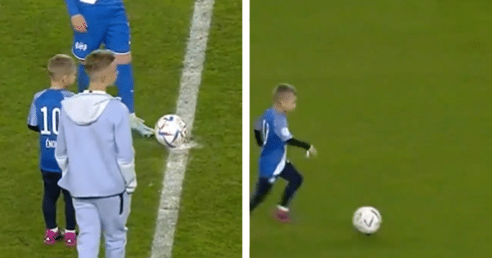 Goleiro causa vaias em campo ao impedir gols de criança durante intervalo de jogo. [Vídeo]