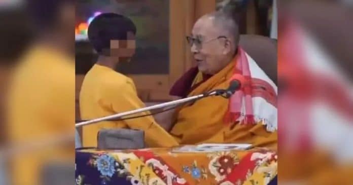 Dalai Lama se desculpa após vídeo pedindo a criança para “chupar” sua língua causar protestos