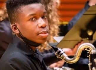 Adolescente é baleado após tocar a campainha errada por engano nos EUA