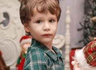 Garoto com autismo perde a vida depois de ser deixado dentro de carro por 2h