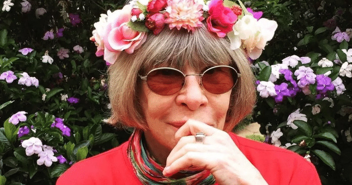 Falece Rita Lee, rainha do rock brasileiro, aos seus 75 anos