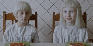 Novo terror psicológico da Netflix traz estética arrepiante e trama envolvente