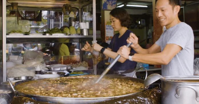 Descubra a fascinante sopa ‘eterna’, que vem sendo cozinhada há 45 Anos