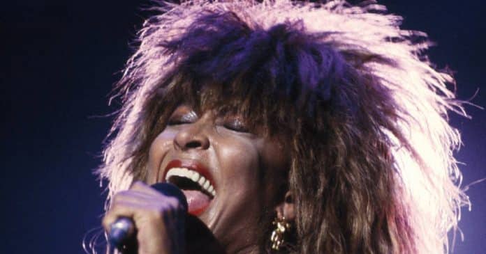 Tina Turner, considerada uma lenda da música, falece aos 83 anos