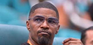 Familiares de Jamie Foxx pedem oração aos fãs após três semanas da internação do ator Familiares de Jamie Foxx pedem oração aos fãs após três semanas da internação do ator