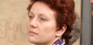 Mãe que tirou a vida de seus 4 filhos é perdoada depois de 20 anos na prisão Mãe que tirou a vida de seus 4 filhos é perdoada depois de 20 anos na prisão