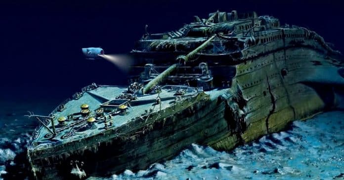 Submarino que levava turistas para visitar o Titanic desaparece no oceano, diz BBC