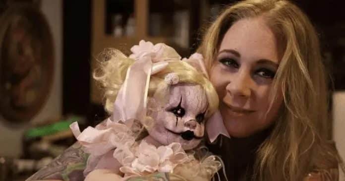 Artista é acusada de comprar crânio humano em Harvard para fazer bonecas