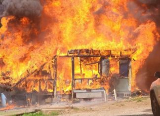 Menino de 7 anos coloca fogo em casa com padrasto abusivo dentro: ‘Foi um pedido de ajuda’