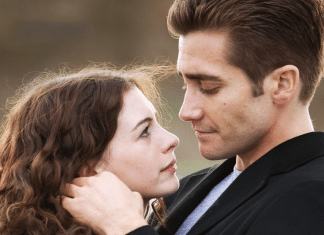 Anne Hathaway e Jake Gyllenhaal comovem o público em uma das mais lindas histórias de amor do cinema