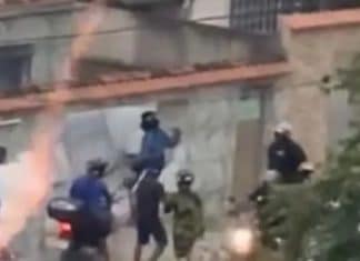 Motoboys vandalizam casa após entregador ser vítima de agressão